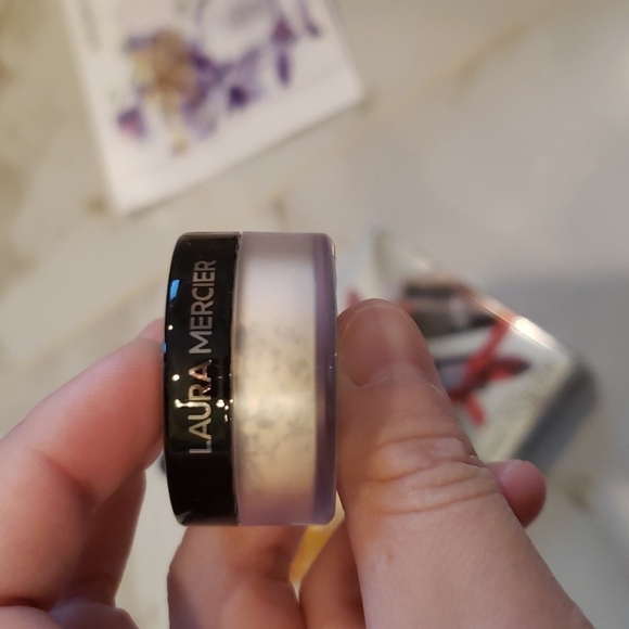 Sorts of make up , hair mask & body oil - Picture 3 of 4